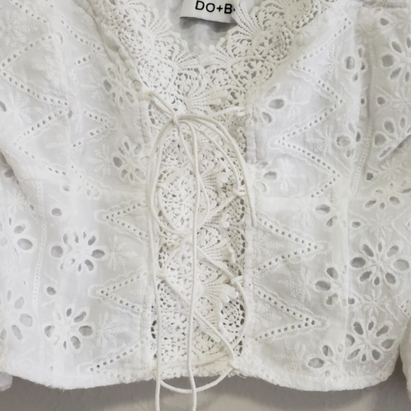 Elegant White Lace Off-Shoulder Top - Picture 7 of 16